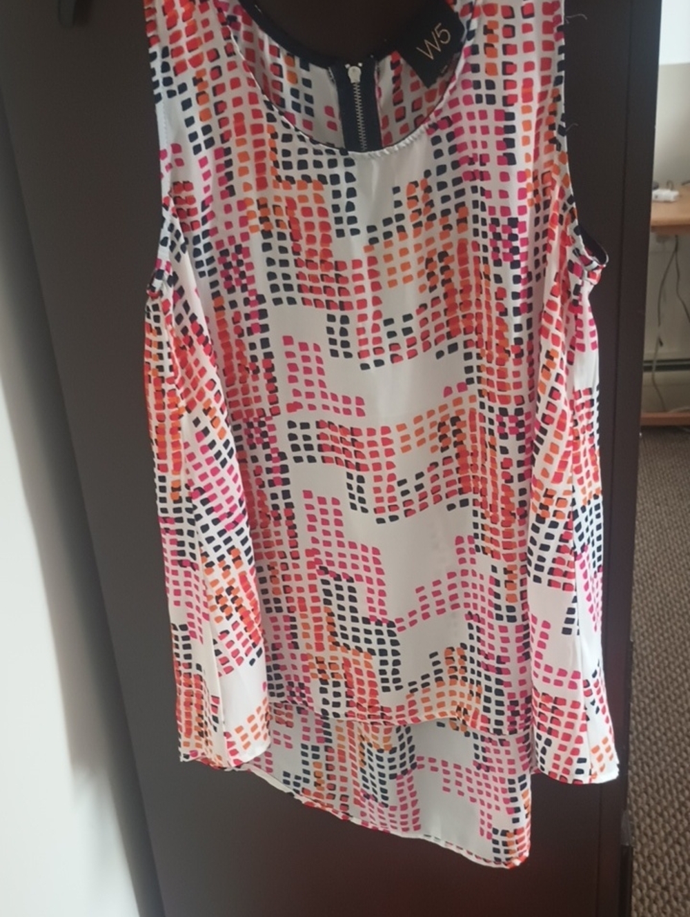 W5 Sleeveless Geometric Print Tank Top in White/Pink/Orange